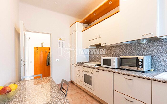 Appartamento trilocale in vendita in Via Edmondo De Amicis, Giussano