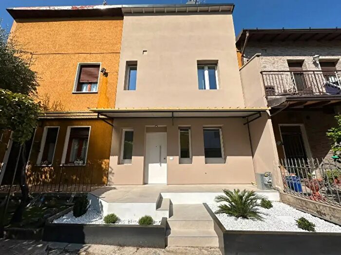 Casa bilocale in vendita in Via San Benedetto, Salo'