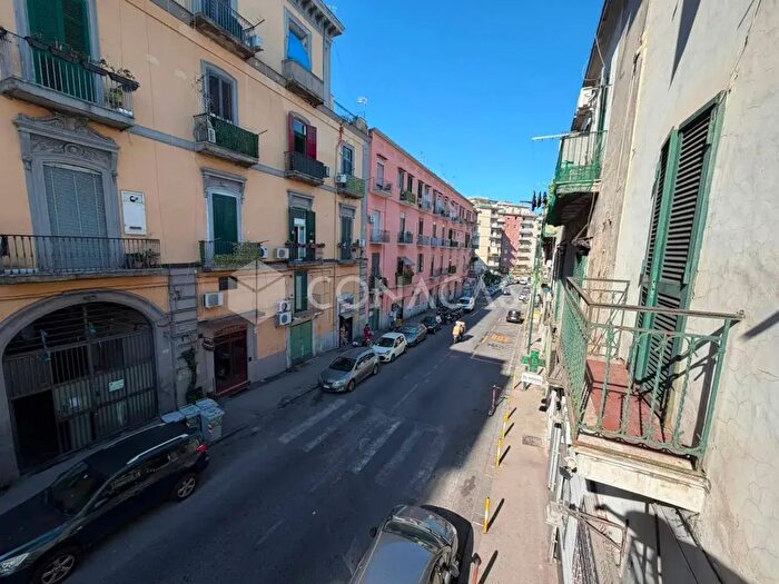Appartamento trilocale in vendita in Via Pigna, Napoli