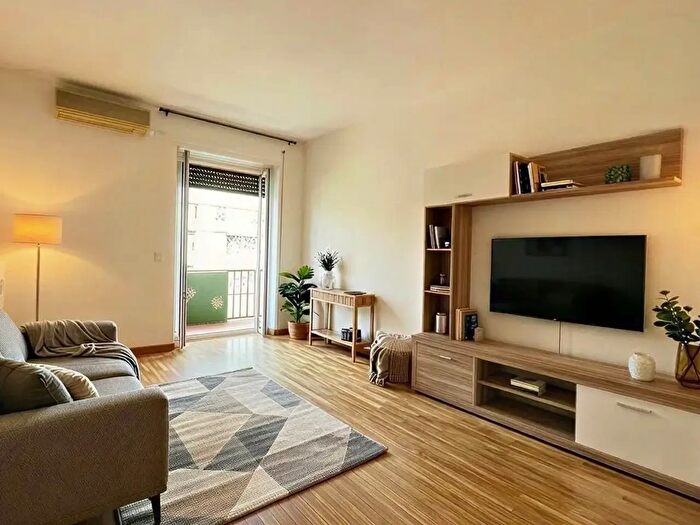 Appartamento trilocale in vendita in Viale Brenta, Milano