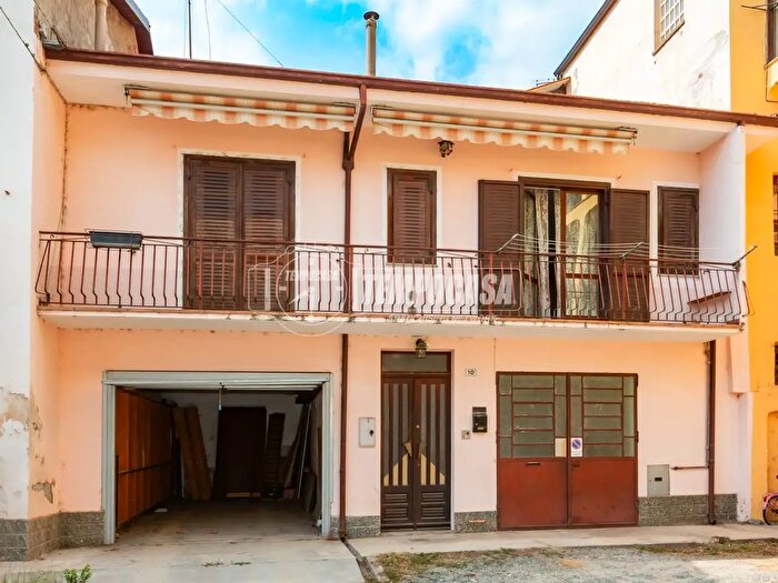 Casa trilocale in vendita in Piazza Martiri della Libertà, Almese