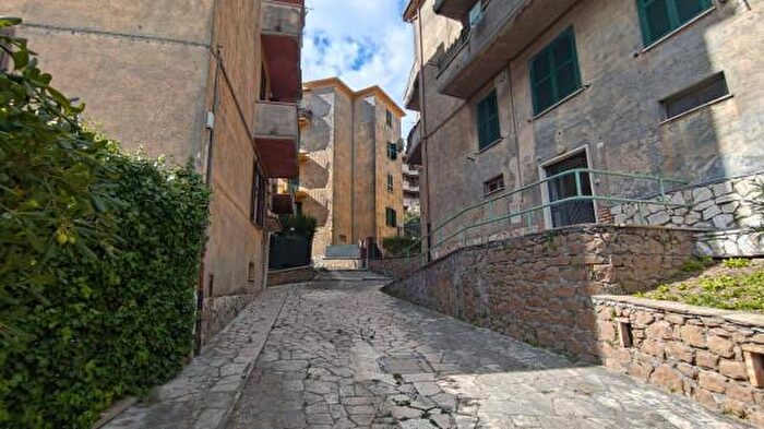 Appartamento trilocale in vendita in Via Tiburto, Tivoli