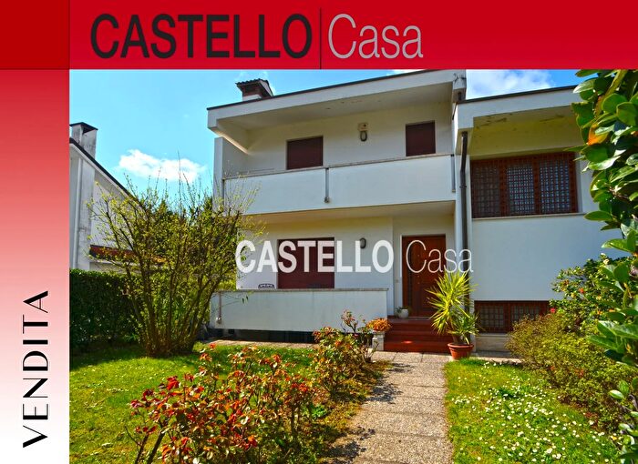 Casa con 5 locali in vendita in Viale Italia, Castelfranco Veneto