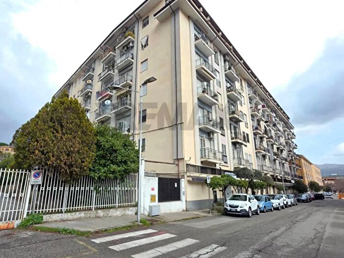 Appartamento con 7 locali in vendita in Via Francesco Principe, Cosenza