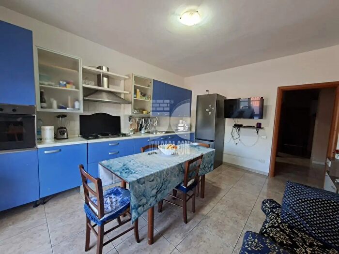 Appartamento trilocale in vendita in Via Casabona, Crotone