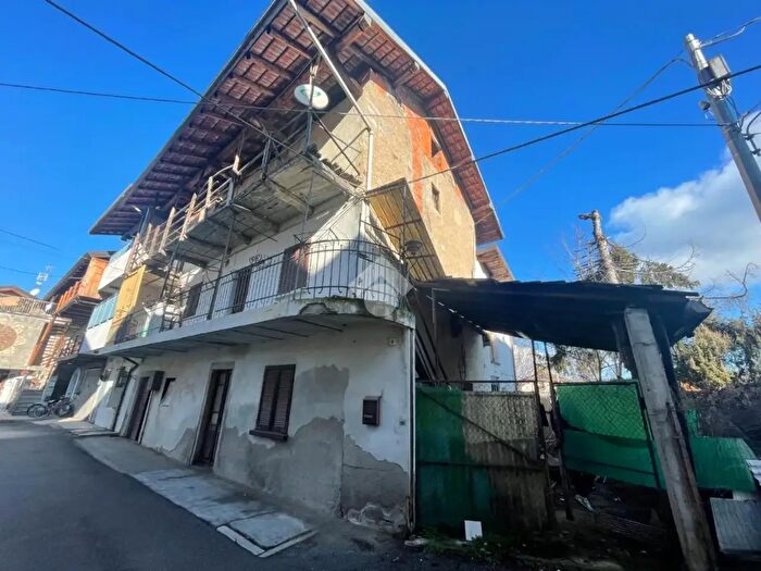 Casa con 10 locali in vendita in Via E Fermi, Borgomanero