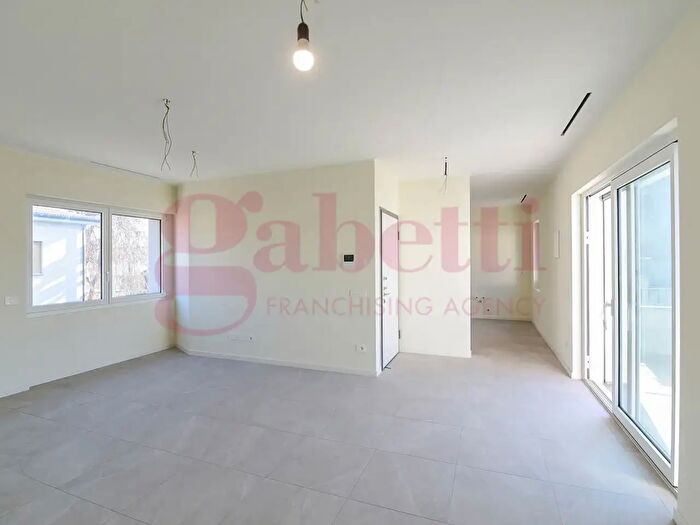 Appartamento quadrilocale in vendita in Via Padulli, Cabiate