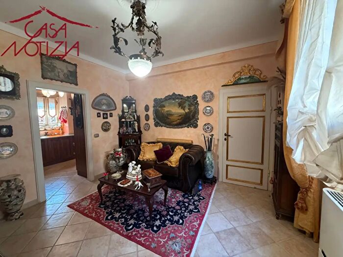 Appartamento trilocale in vendita in Via del Loreto, Lucca