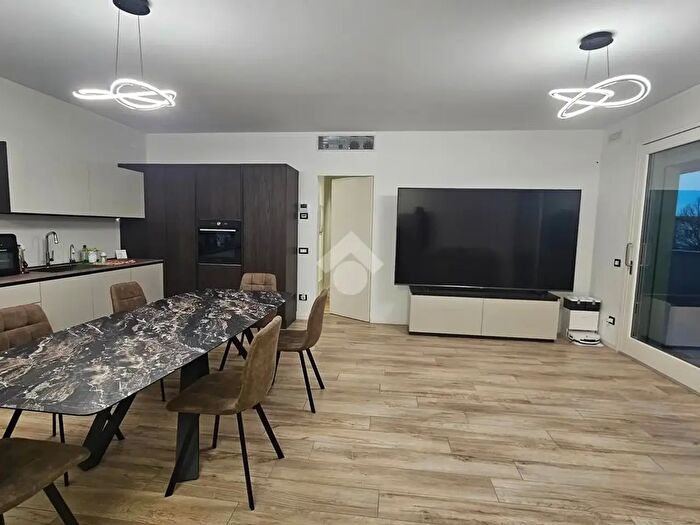 Appartamento trilocale in vendita in Via Nuova, Camponogara