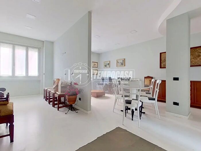 Appartamento quadrilocale in vendita in Via Brennero, Seveso