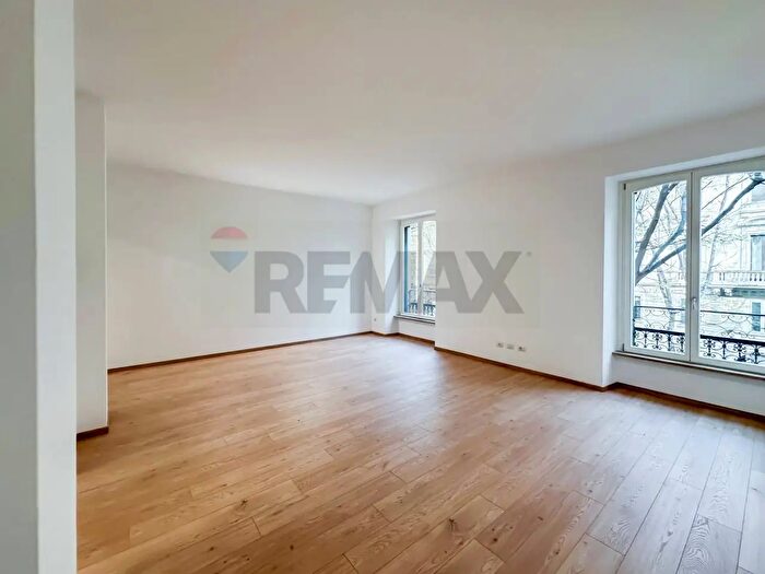 Appartamento con 5 locali in affitto in Milano