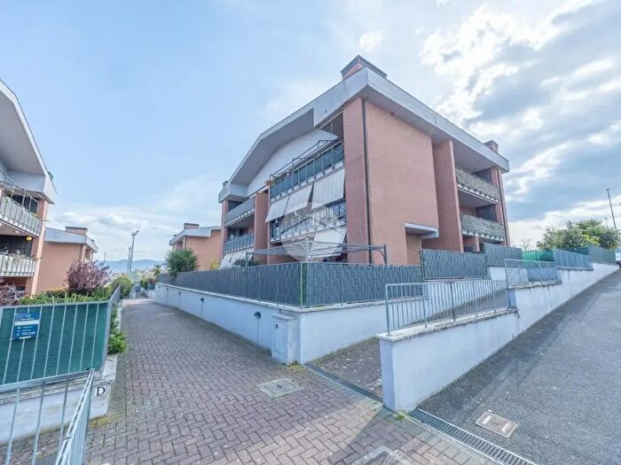 Appartamento quadrilocale in vendita in Via Montepagano, Roma