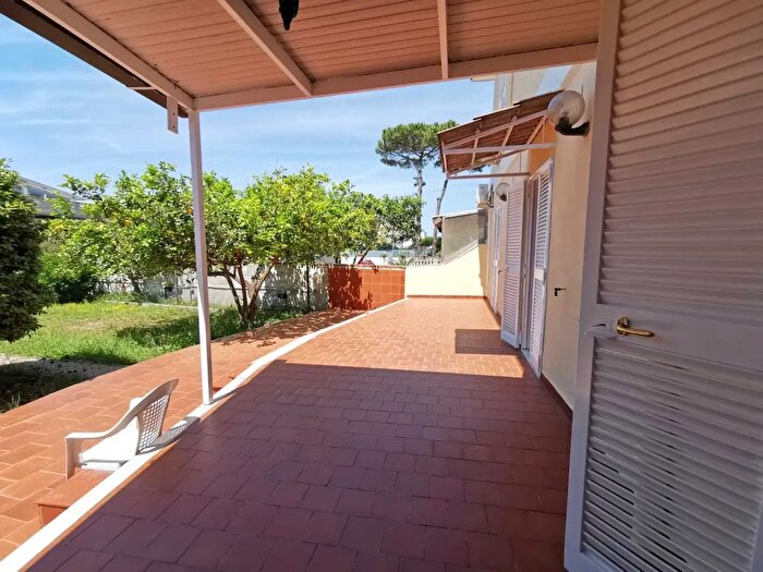 Casa con 5 locali in affitto in Via Madonna del Pantano, Giugliano In Campania