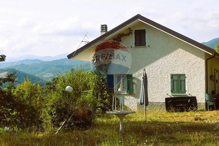 Casa con 5 locali in vendita in Varese Ligure