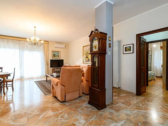 Appartamento quadrilocale in vendita in Via di Bravetta, Roma