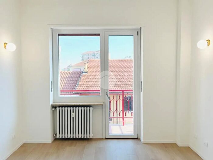 Appartamento trilocale in vendita in Via Venaria, Torino