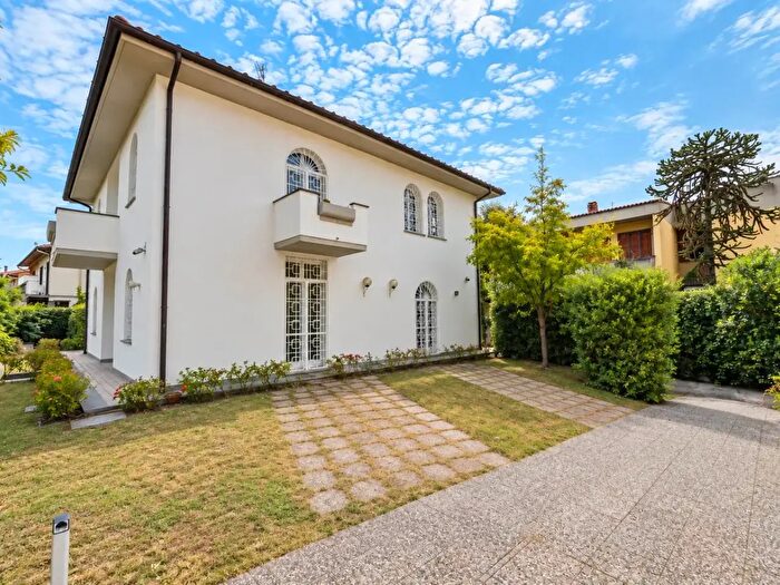 Casa con 10 locali in vendita in Via dell'Albero, Campi Bisenzio