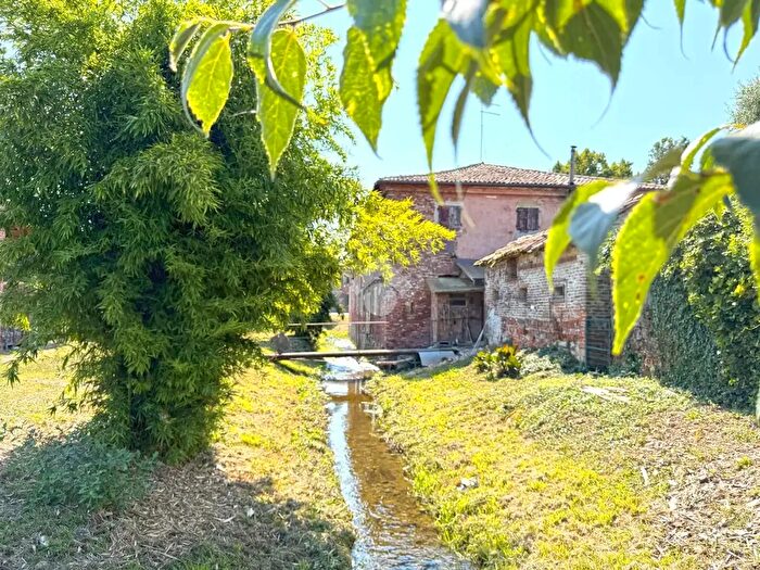 Casa con 9 locali in vendita in Via Ponte Sauro, San Giorgio In Bosco