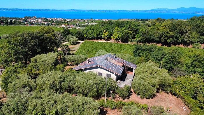 Casa con 6 locali in vendita in Strada del Casaletto, Bardolino