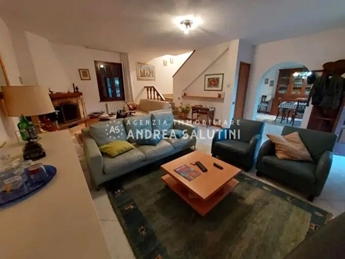 Casa con 6 locali in vendita in Buti