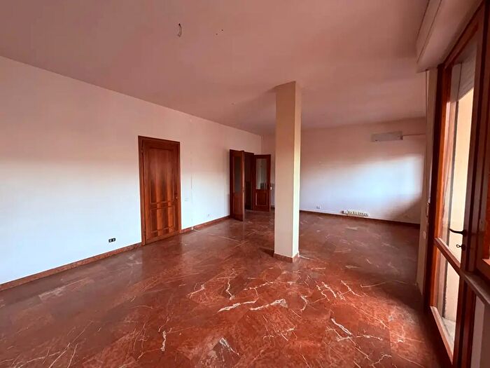 Appartamento con 6 locali in vendita in Abio Filzi, Lucca