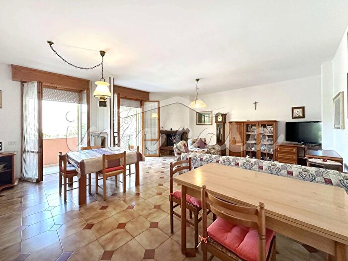 Appartamento con 7 locali in vendita in Via Augusto Massari, Rimini