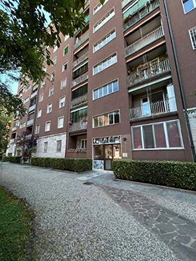 Appartamento quadrilocale in affitto in Via Giovanni Pezzotti, Pezzotti Meda, Milano