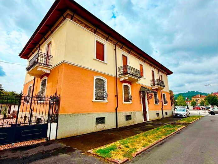 Appartamento quadrilocale in affitto in Via Savigliano, Centro, Saluzzo
