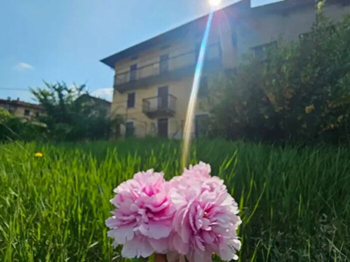 Casa con 6 locali in vendita in Via Giovanni Busi Cariani, San Giovanni Bianco