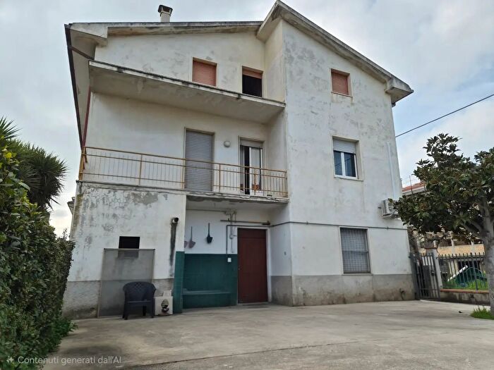 Appartamento con 6 locali in vendita in Via Padre Mario Lanciotti, Cupra Marittima
