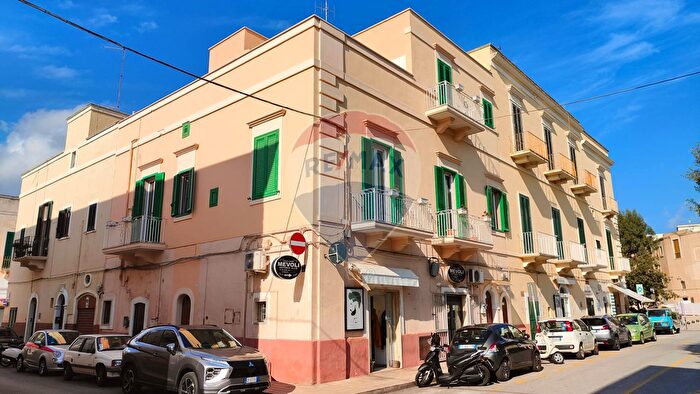 Casa con 6 locali in vendita in Piazza Manzoni, Monopoli