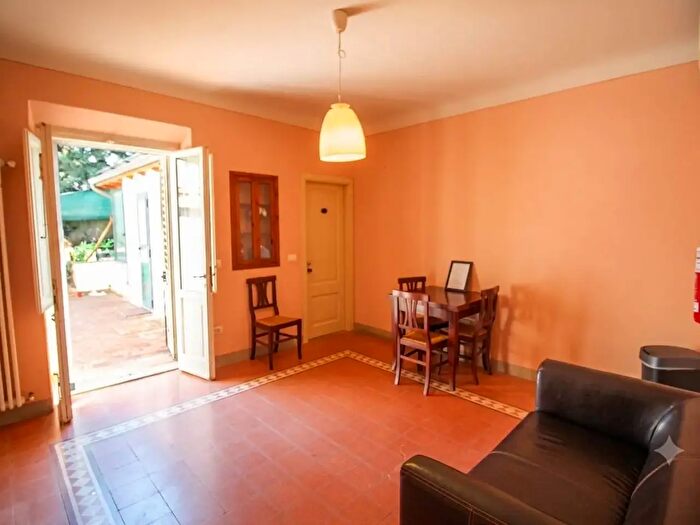 Casa con 7 locali in vendita in Firenze