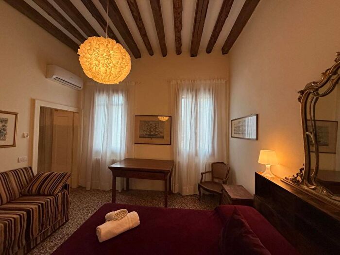 Appartamento quadrilocale in affitto in Campo San Lorenzo, Santi Giovanni e Paolo Santa Maria Formosa, Venezia