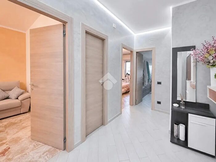Appartamento trilocale in vendita in Via Monte Abetone, Venezia