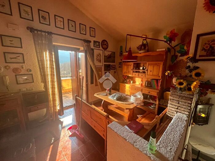 Appartamento trilocale in vendita in Via Sublacense, Agosta