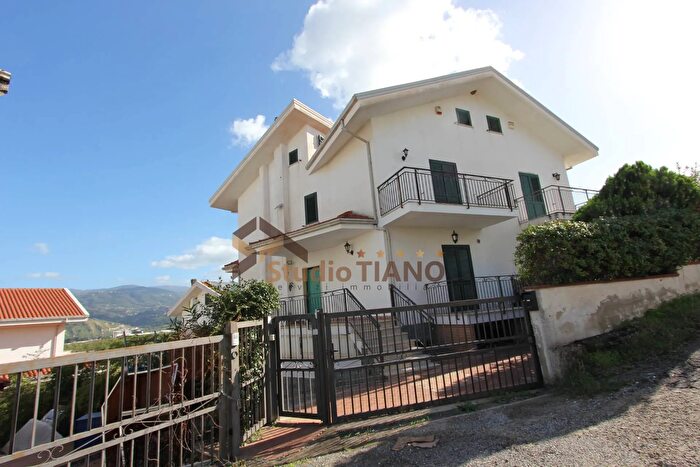 Casa con 5 locali in vendita in Via Alessandro Magno, Rende