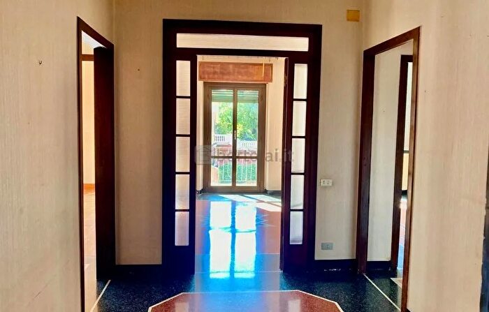 Appartamento con 8 locali in vendita in Via Trento, Genova