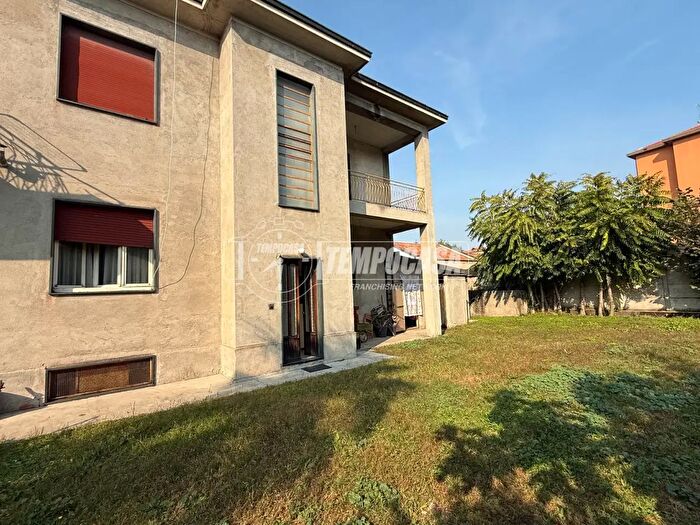 Casa trilocale in vendita in Via Giuseppe Garibaldi, Dairago