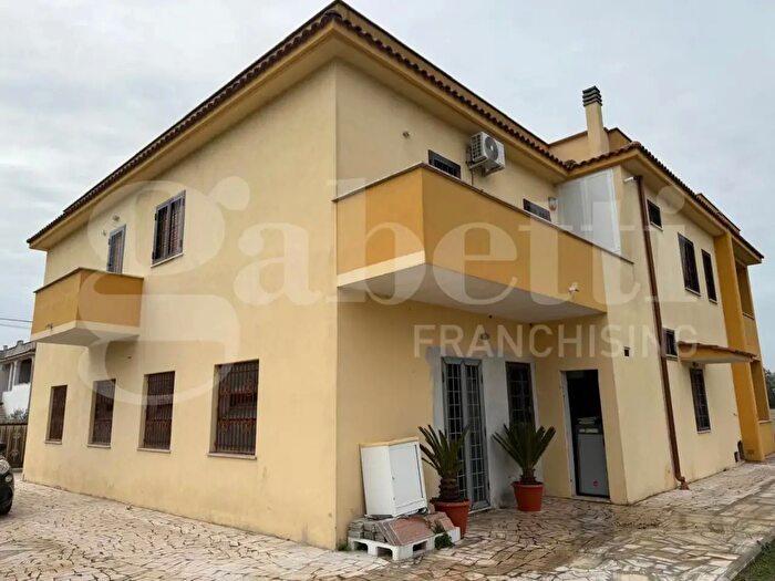 Appartamento trilocale in vendita in Via delle Gardenie, Anzio