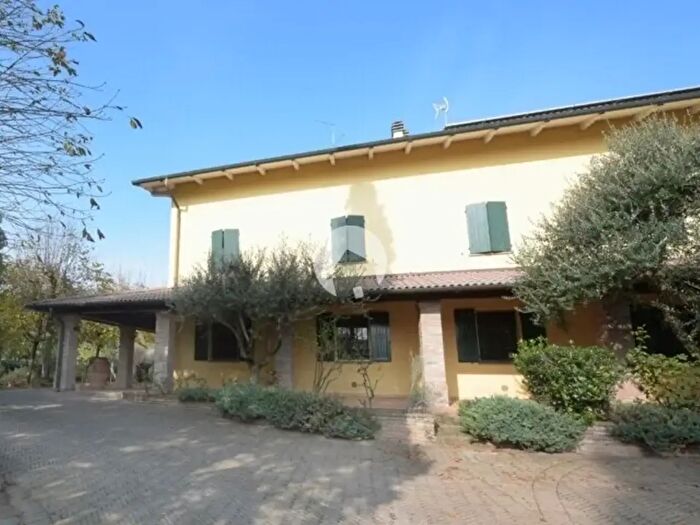 Casa con 7 locali in affitto in Via Pietro Giardini, Modena