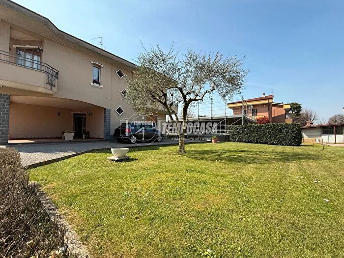 Casa trilocale in vendita in Via Giambattista Vico, Seveso