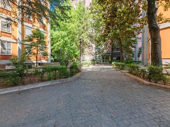 Appartamento quadrilocale in vendita in Via Tripolitania, Roma