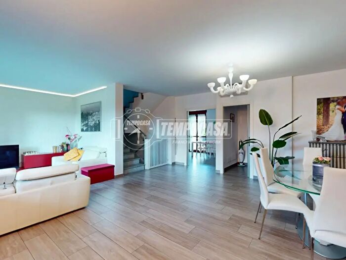 Casa con 6 locali in vendita in Viale Francesco Camoletto Garino, Vinovo