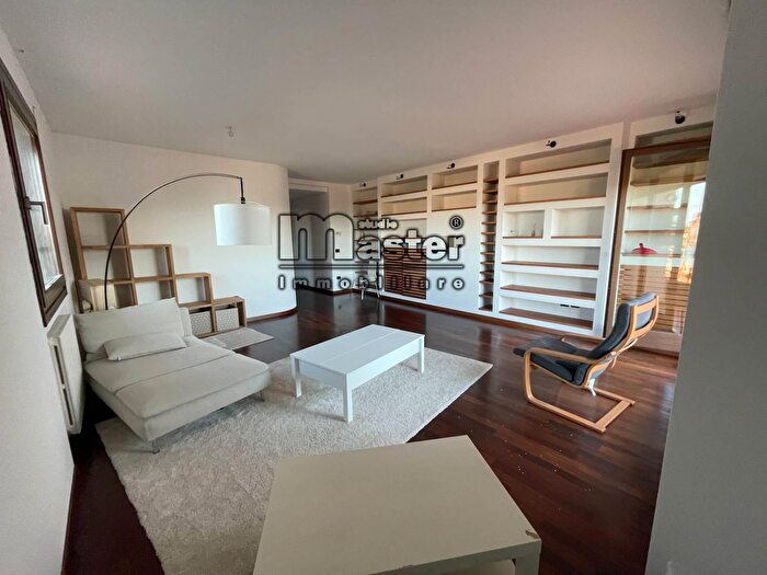 Appartamento con 5 locali in vendita in Via Santa Bona, Treviso