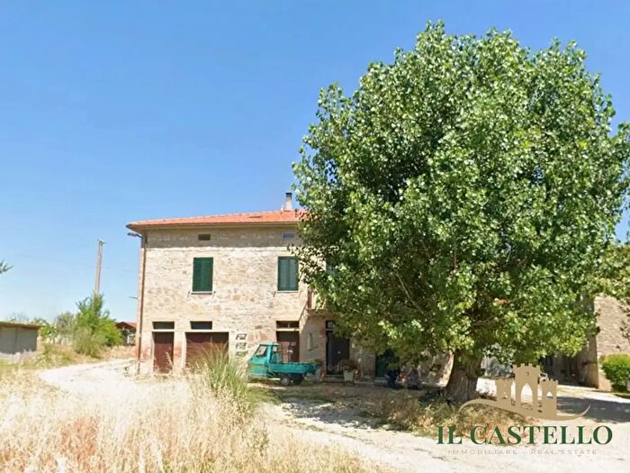 Casa quadrilocale in vendita in Mecucciami, Castiglione Del Lago