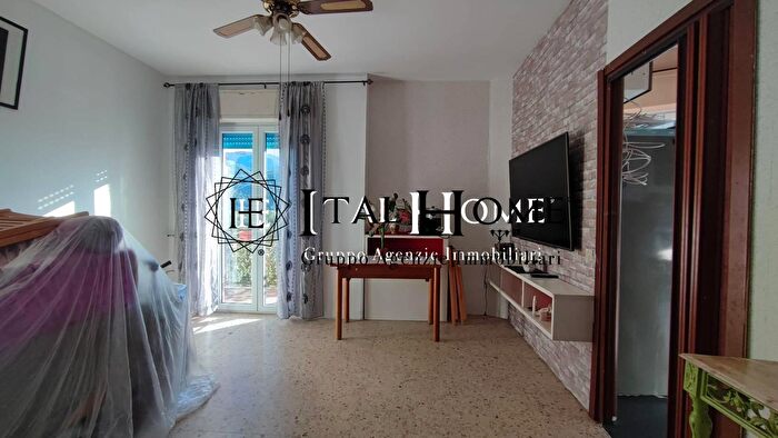 Appartamento trilocale in vendita in Via Statale, Airuno