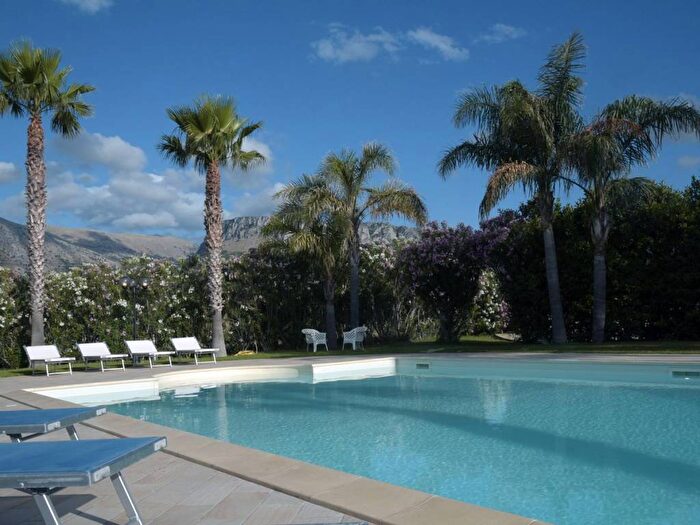 Casa con 6 locali in affitto in Centro, Cinisi