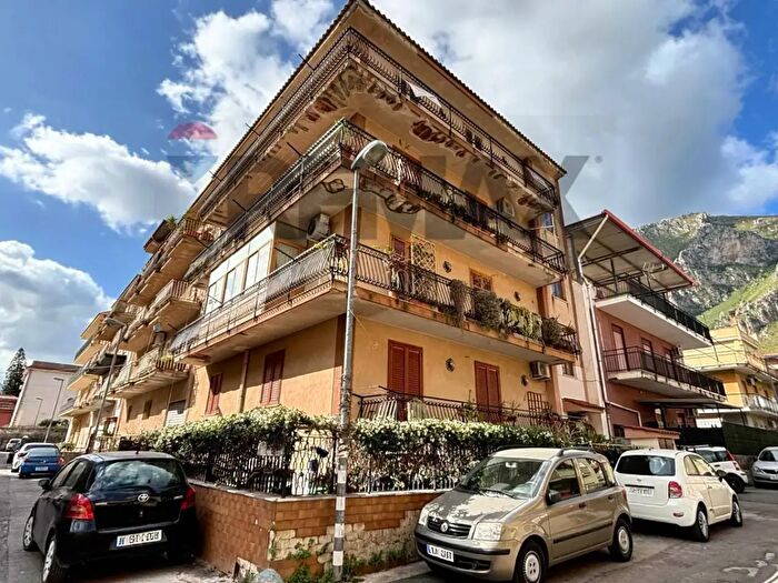 Appartamento quadrilocale in vendita in Via Stefano Vittorio Bozzo, Palermo