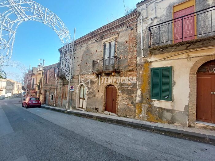 Casa con 8 locali in vendita in Piazza Maria Ss Visitazione, Pace Del Mela