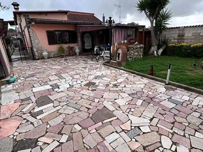 Casa quadrilocale in vendita in Via Giunone, Aprilia